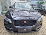 Jaguar F-Pace bei Reisemobile.expert - Abbildung (3 / 15) Jaguar F-Pace bei Reisemobile.expert - Abbildung (3 / 15)