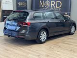 VW Passat bei Reisemobile.expert - Abbildung (10 / 10) VW Passat bei Reisemobile.expert - Abbildung (10 / 10)