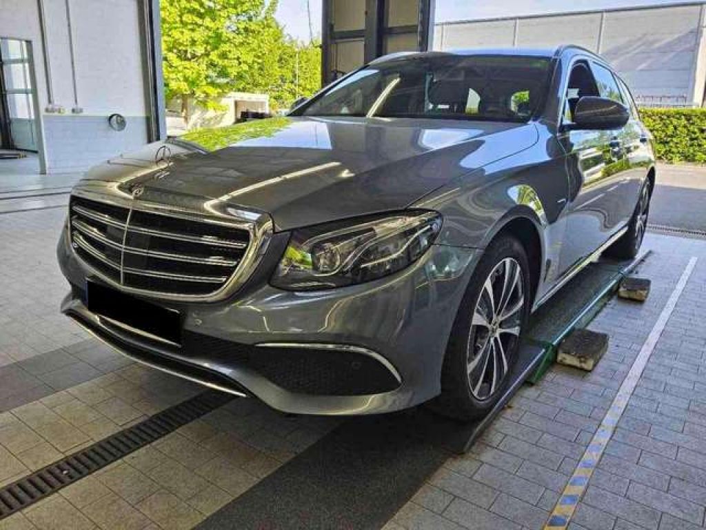 Mercedes-Benz E 300 de T bei Reisemobile.expert - Hauptabbildung Mercedes-Benz E 300 de T bei Reisemobile.expert - Hauptabbildung