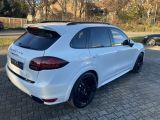 Porsche Cayenne bei Reisemobile.expert - Abbildung (3 / 12)