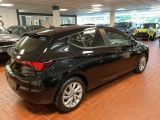 Opel Astra bei Reisemobile.expert - Abbildung (3 / 10)