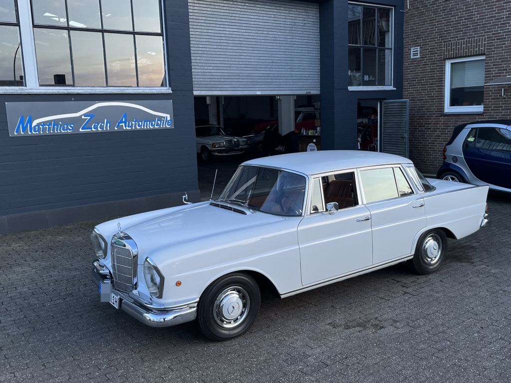 Mercedes-Benz 230 bei Reisemobile.expert - Hauptabbildung Mercedes-Benz 230 bei Reisemobile.expert - Hauptabbildung