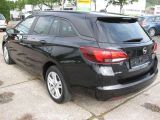 Opel Astra bei Reisemobile.expert - Abbildung (2 / 10)