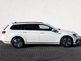 VW Passat bei Reisemobile.expert - Abbildung (4 / 15) VW Passat bei Reisemobile.expert - Abbildung (4 / 15)