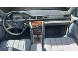 Mercedes-Benz E 260 OLDTIMER bei Reisemobile.expert - Abbildung (9 / 10)