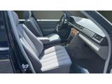 Mercedes-Benz E 260 OLDTIMER bei Reisemobile.expert - Abbildung (8 / 10)