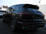 Porsche Cayenne bei Reisemobile.expert - Abbildung (10 / 14)