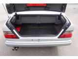 Mercedes-Benz E 220 Cabrio W124 Final Edition Automatik bei Reisemobile.expert - Abbildung (9 / 15)