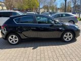 Opel Astra bei Reisemobile.expert - Abbildung (4 / 15) Opel Astra bei Reisemobile.expert - Abbildung (4 / 15)