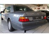 Mercedes-Benz E 260 bei Reisemobile.expert - Abbildung (3 / 15)